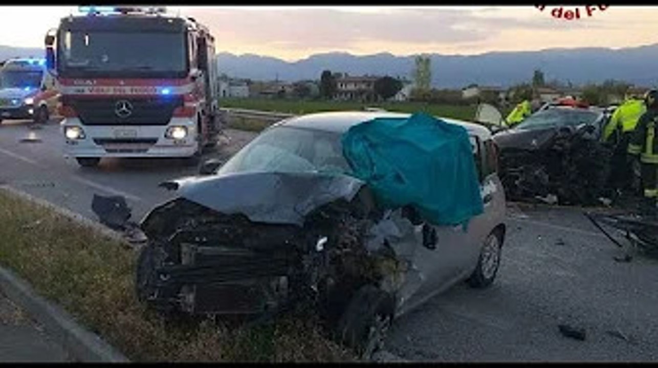 Scontro tra due auto sulla Cadore Mare: un morto e due feriti gravi