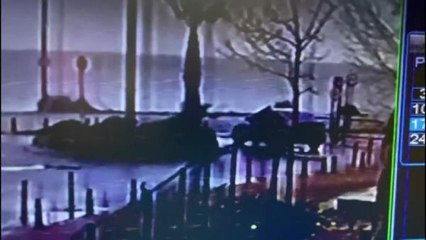 BÜYÜKÇEKMECE'DE MOTOSİKLETLE GELDİLER SİLAHLA VURUP KAÇTILAR