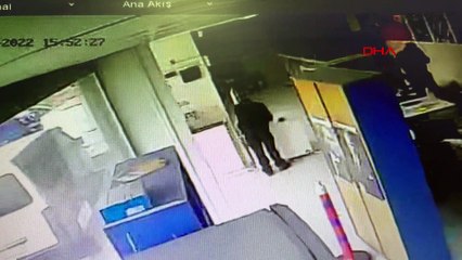 Okumuş görmüş ama adam olamamış! Doktordan kadın çalışana tekme tokat saldırı kameralarda