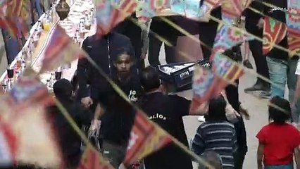 سكان منطقة المطرية في القاهرة ينظمون إفطارا جماعيا