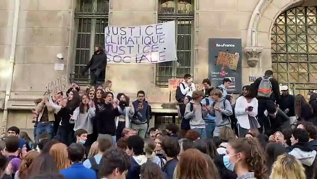 Présidentielle - Des lycéens bloquent des établissements parisiens à quelques jours du second tour: "La jeunesse emmerde le FN" - VIDEO