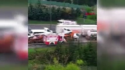 TEM'de TIR yangını: İstanbul yönü ulaşıma kapandı!