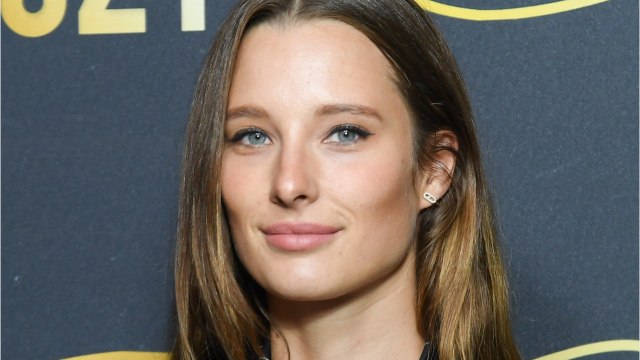 VOICI : Mariage d'Ilona Smet : sa mère Estelle Lefébure s'exprime et dévoile un cliché