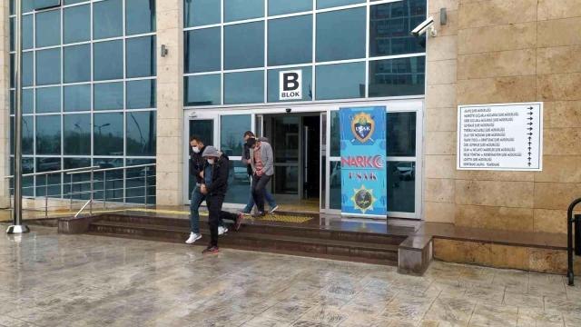 Son dakika haberleri... Uşak'ta gözaltına alınan 2 uyuşturucu taciri serbest kaldı