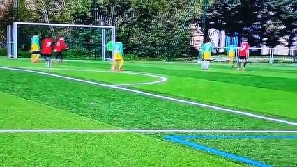 Sorti de balle, coup du sombrero de l'équipe U10