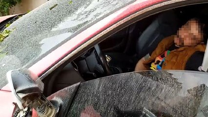 İçerisinde uyuduğu aracı kaza yaptı ama o uyanmadı