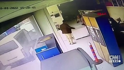 Doktor, kadın çalışana yumruk atıp tekmeledi