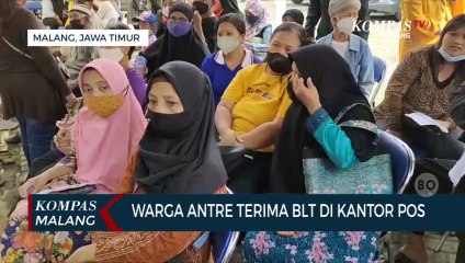Warga Antre Pencairan BLT Minyak Goreng di Kantor Pos