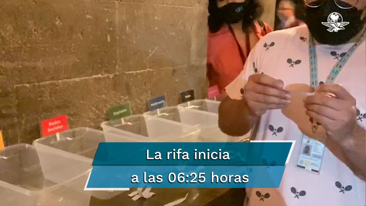 Así son las rifas para las primeras filas de la mañanera de AMLO