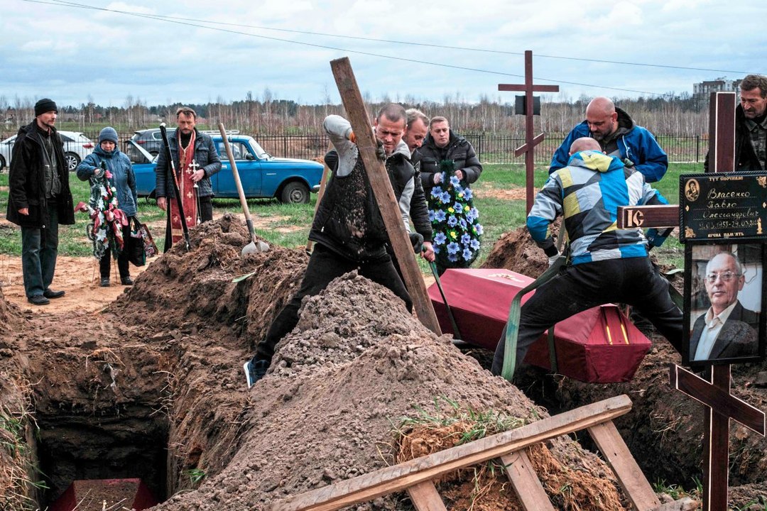 Butscha: Tote werden identifiziert und begraben
