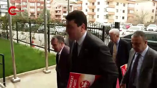 Gültekin Uysal tek cümleyle yanıt verdi: 'Altılı masa dağılıyor mu?'