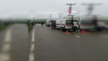 Kamyon ile hafif ticari araç çarpıştı: 1'i ağır 3 yaralı