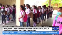 Contentas retornan a clases presenciales, niñas de la capitalina escuela 