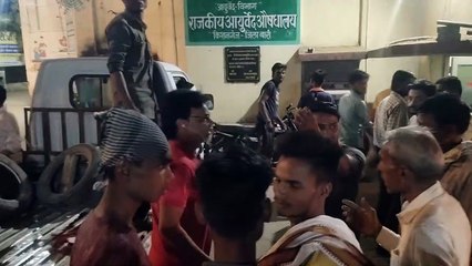 बजरी माफिया के ट्रैक्टर ने बाइक सवार कर्मचारी को रौंदा