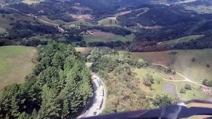 Carreta que levava transformadores tomba e pega fogo na BR-282 em SC