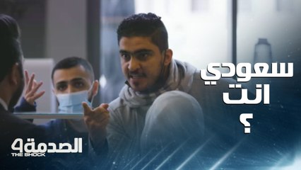 الصدمة.. سعودي انت؟! رجل شهم يغضب بشدة وينفعل على مدير.. أهان فتاة الكاشير وقلل منها أمام الناس