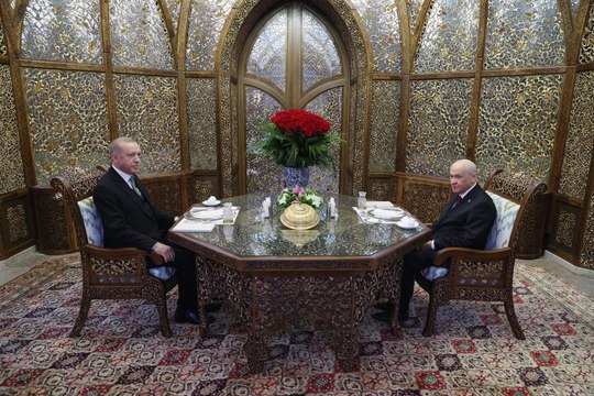 Erdoğan ile Bahçeli iftar sofrasında bir araya geldi