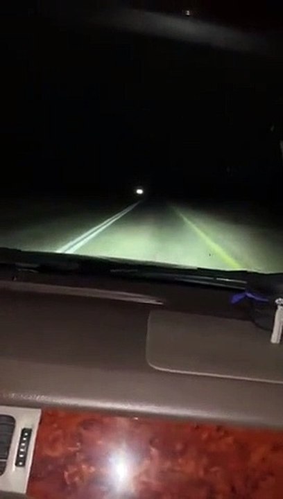 فيديو.. كويتي يوثق فيديو له في المملكة و يعلق من منفذ الخفجي إلى بيت الله الحرام في مكة نسير 1500 كيلو في الليل و نحن لا نخشى على أنفسنا من شيء في ه