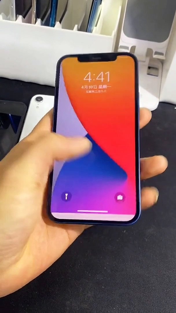 ⁣You will like this Blue colour for iPhone