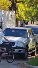 Un hombre salió a la calle con un rifle calibre 22 y empezó a disparar