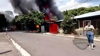 Incendio consume una casa en Las Juntas de Abangares, Guanacaste