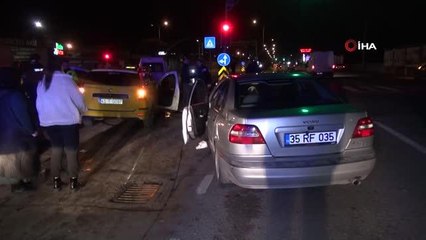 Trafik ışıklarında 3 araç çarpıştı: 4 yaralı