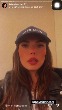 Isis Valverde conta que foi barrada em restaurante nos EUA por estar de calça rasgada