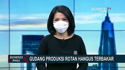 Kobaran Api Hampir Lahap Seluruh Gudang Rotan, Warga Panik Karena Lokasi Dekat dengan Permukiman!