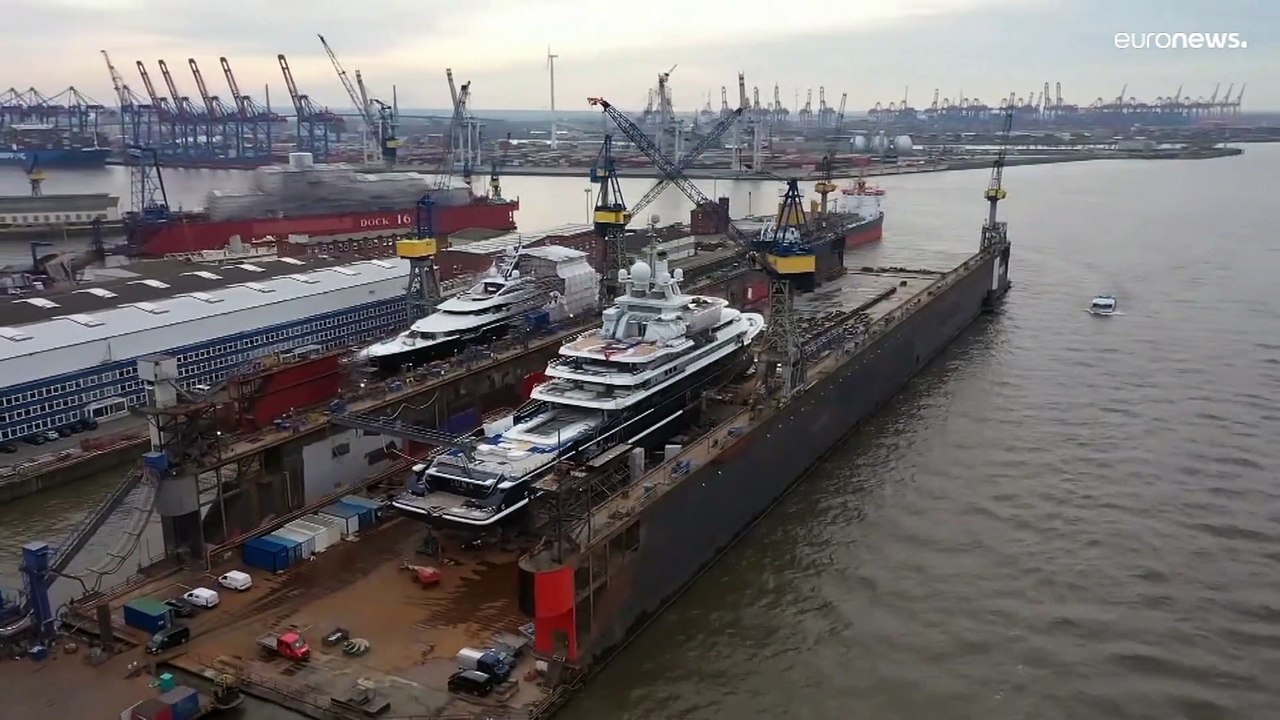 Teure Probleme mit der Luxus-Jacht Dilbar von Putin-Freund Usmanow im Hamburger Hafen