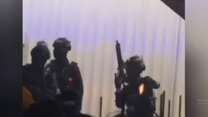 Detik-detik Polisi Kepung Perampok yang Sandera 3 Karyawan Minimarket