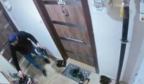 Bağcılar'da daire kapılarını açamayınca bir çuval ayakkabı çaldı