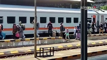 Descargar video: Tiket Kereta Api Mudik Lebaran 2022 Terjual 45 Persen