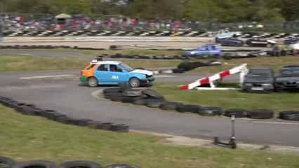 Espectacular concurso de saltos de vehículos en el Reino Unido