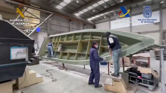 إسبانيا توقف عصابة متخصصة في صنع قوارب فائقة السرعة لنقل المخدرات بحراً