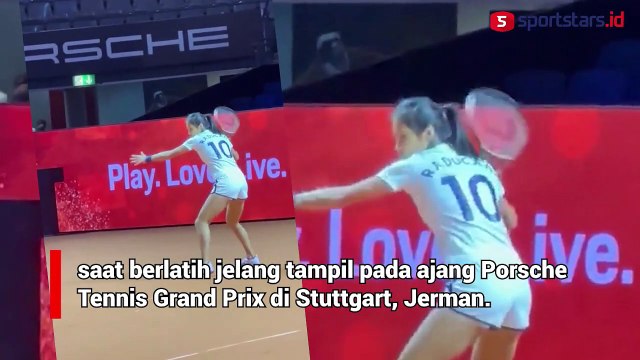 Ngefans Sama Harry Kane, Emma Raducanu Mejeng Latihan Tenis dengan Jersey Tottenham Hotspur