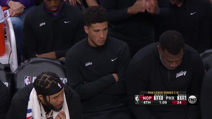 Скачать видео: Booker injured as Suns lose to Pelicans in Game 2