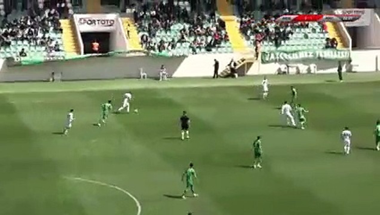Spiker sinirden mikrofonu kırdı