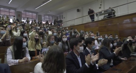 Díaz Ayuso aclamada en la Universidad Complutense de Madrid: "Presidenta, presidenta"