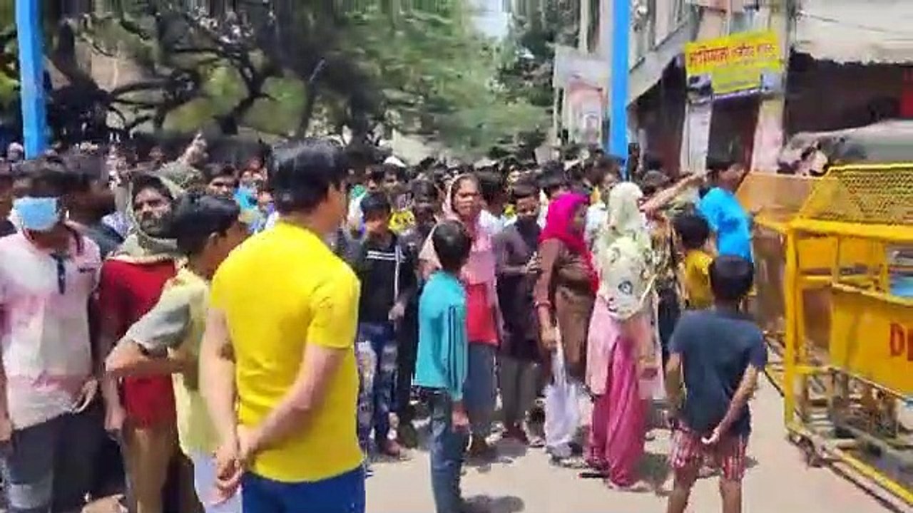 जहांगीरपुरी : पक्षपातपूर्ण कार्यवाही पर लोगों ने उठाया सवाल, पुलिस ने लोगों को खदेड़ा