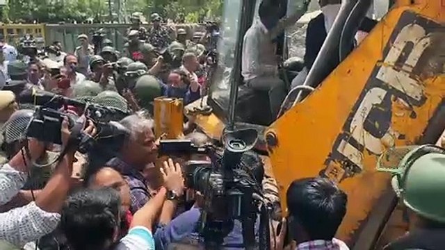 CPIM Leader Brinda Karat stood in front of a JCB to halt demolition drive in Delhi’s Jahangirpuri at 12.10 pm