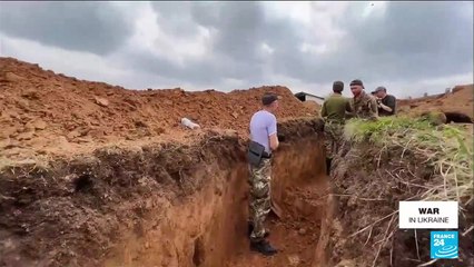 In Rubizhne, Ukrainian soldiers dig trenches, brace for Russian assault