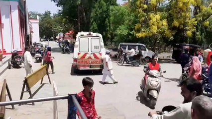 Video सनावदा में आमने-सामने से दो बाइक की टक्कर, नौ घायल