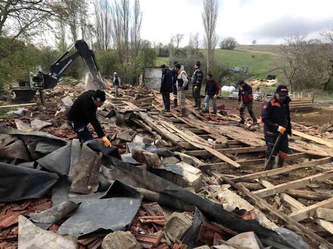 Kırklareli'nde ağıl çöktü: 1 çoban yaralandı, 40 hayvan telef oldu