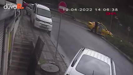 Taksi şoföründen kadın turiste saldırı: Kafasını cama vurup sürükledi