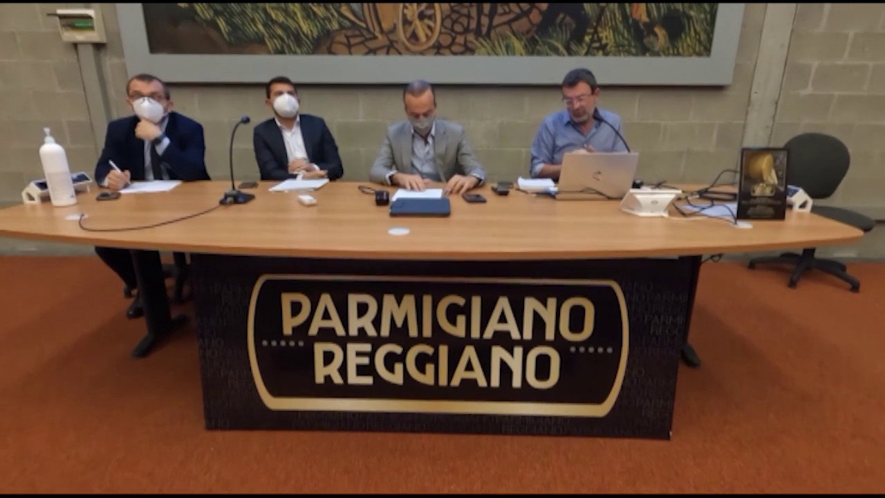 Parmigiano Reggiano tra sostenibilità e benessere degli animali