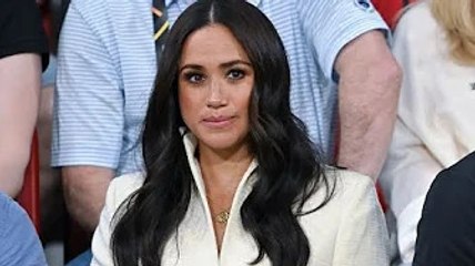 'How embarrassing!' Meghan Markle paints on Ukraine flag 'UPSIDE DOWN' in Invictus gaffe