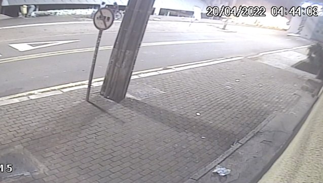 Vídeo mostra dupla arrombando empresa no Floresta e furtando diversos produtos e dinheiro