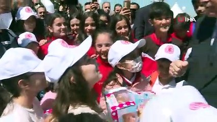 Başkan Erdoğan’ın küçük kızla sohbeti gülümsetti: Cumhurbaşkanı olursam bütün sigaraları yasaklayacağım