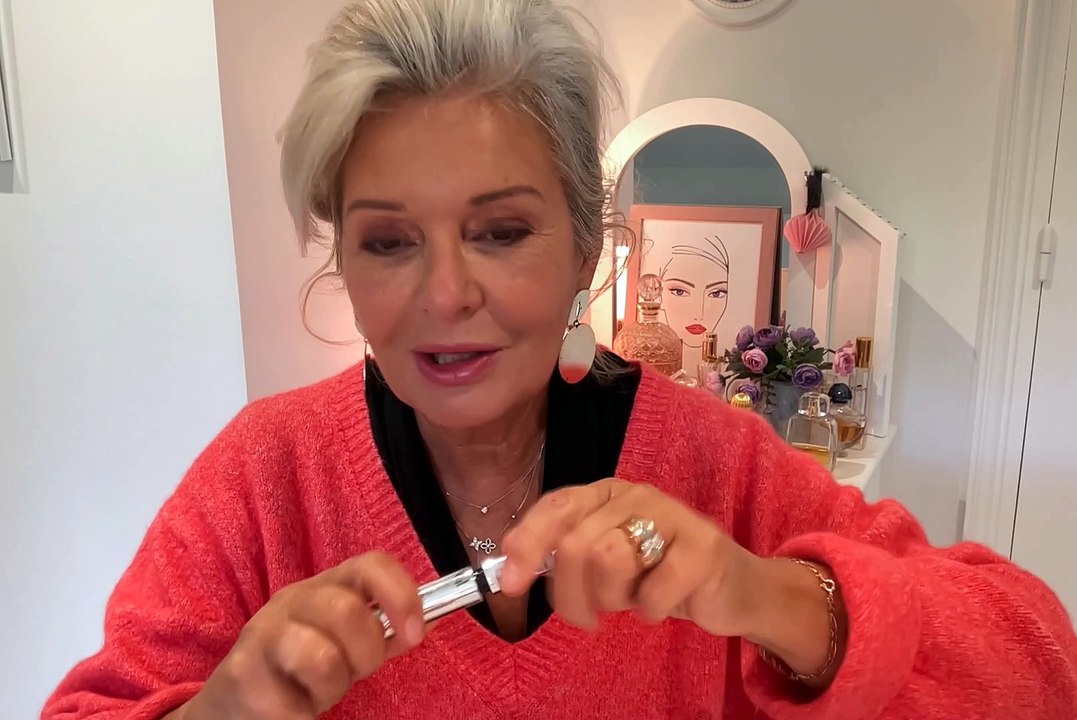 L'astuce de Nicole Tonnelle pour bien mettre du mascara sur des cils courts