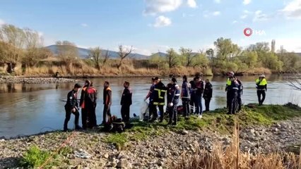 Kayseri'de feci kaza: Irmağa uçan otomobilden karı kocanın cansız bedeni çıkarıldı